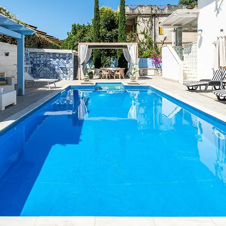 Holiday home Amazing In Laura With Outdoor Swimming Pool
