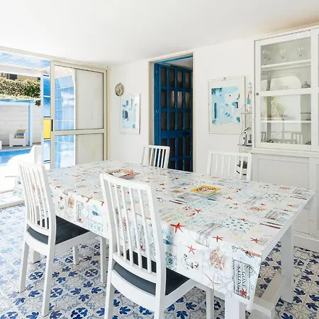 Amazing In Laura With Outdoor Swimming Pool Paestum