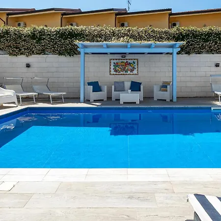 Amazing In Laura With Outdoor Swimming Pool Holiday home